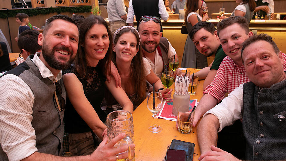 Die Partybilder vom Sonntag, 10. August, aus dem Festzelt Krönner. Die Partybilder vom Sonntag, 10. August, aus dem Festzelt Krönner.