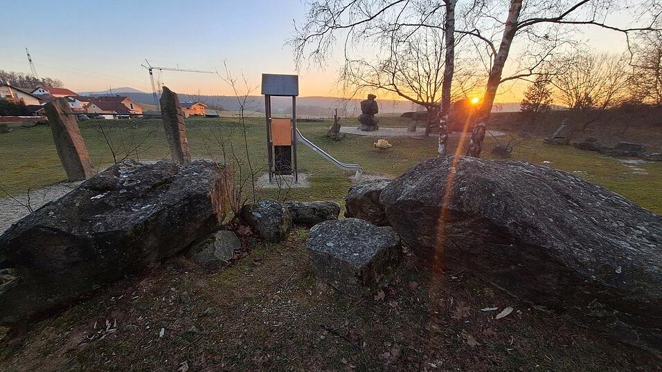 Der Pfahlspielplatz wird nun auch per Radweg erschlossen. Dafür arbeiten die drei Kommunen Schorndorf, Traitsching und Cham eng zusammen. Der Pfahlspielplatz wird nun auch per Radweg erschlossen. Dafür arbeiten die drei Kommunen Schorndorf, Traitsching und Cham eng zusammen.