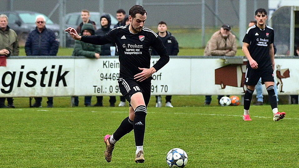 Der TSV Seebach um Kilian Grabolle und Dominik Hauner will am Mittwochabend im Nachholspiel daheim gegen den TB 03 Roding den n&auml;chsten Dreier auf dem Weg zur Vizemeisterschaft einfahren.