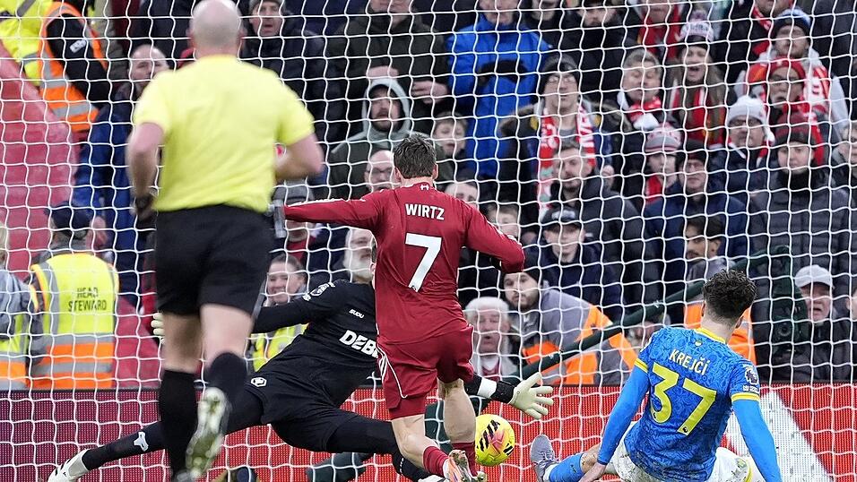 Die Erl&ouml;sung f&uuml;r Florian Wirtz: Er erzielte das 2:0 gegen Wolverhampton.