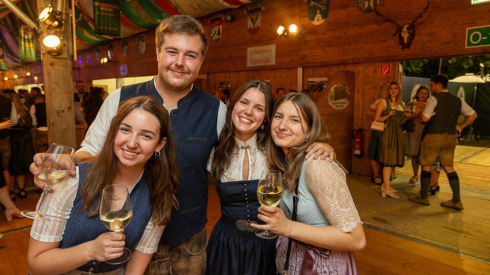 Die Partybilder vom Freitag, 9. August 2024, aus dem Festzelt Weckmann. Die Partybilder vom Freitag, 9. August 2024, aus dem Festzelt Weckmann.