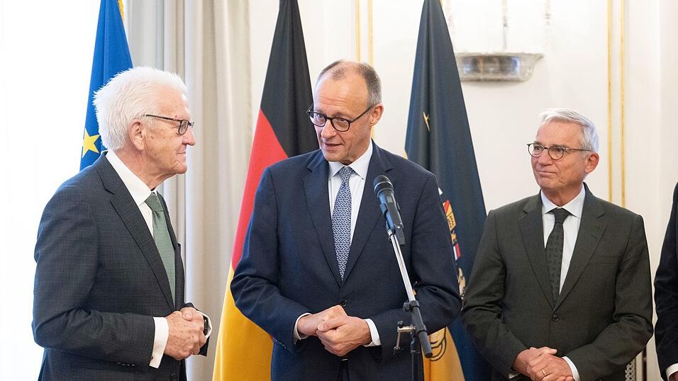 Merz lernte die Mitglieder der Landesregierung kennen.
