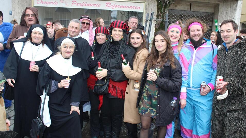 Beste Stimmung herrschte beim Rosenmontagszug in Geisenhausen.