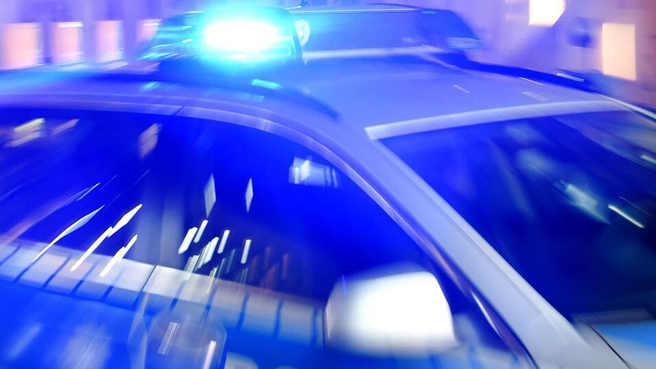 Die Polizei fahndet nach dem Täter. (Symbolbild) Die Polizei fahndet nach dem Täter. (Symbolbild)