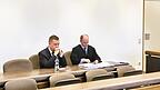 Bürgermeister Michael Adam neben seinem Verteidiger. Bürgermeister Michael Adam neben seinem Verteidiger.