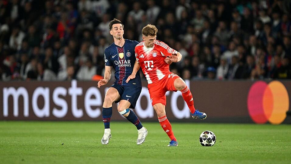 Teilnehmer eines verr&uuml;ckten Spiels: Joshua Kimmich (r).