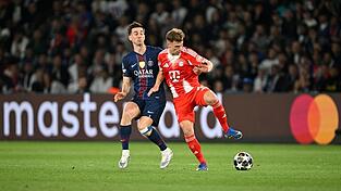 Teilnehmer eines verr&uuml;ckten Spiels: Joshua Kimmich (r).