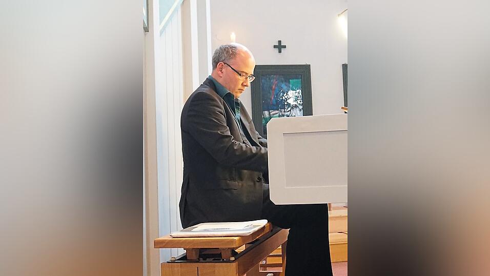 Sofern es die Zeit erlaubt, begeistert Markus Rupprecht als Organist an der Wiesenter Kirchenorgel die Zuh&ouml;rer.