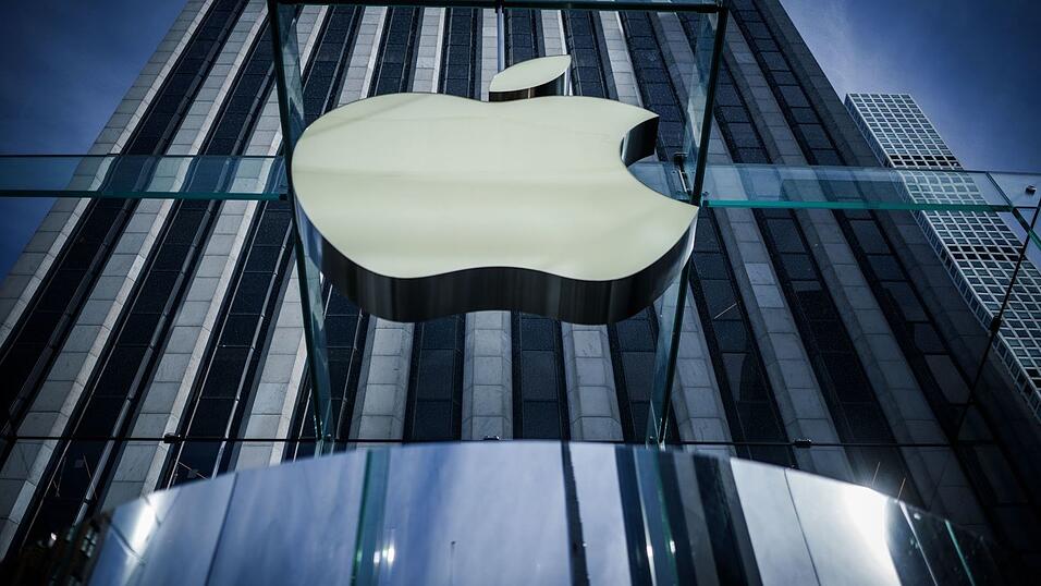 Der US-Konzern Apple streitet seit Jahren mit der EU-Kommission über Digital- und Wettbewerbsregeln. (Archivbild) Der US-Konzern Apple streitet seit Jahren mit der EU-Kommission über Digital- und Wettbewerbsregeln. (Archivbild)