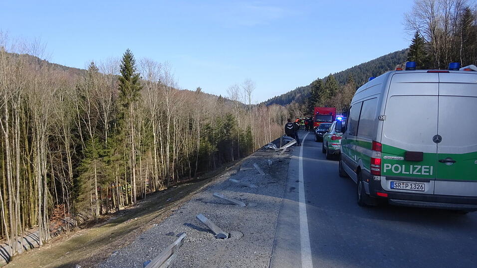 Auf der B11 zwischen Gotteszell und Grafling ereignete sich ein Verkehrsunfall.