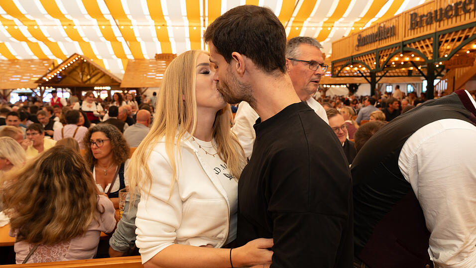 Die Partybilder vom Montag, 19. August, aus dem Festzelt Nothaft. Die Partybilder vom Montag, 19. August, aus dem Festzelt Nothaft.