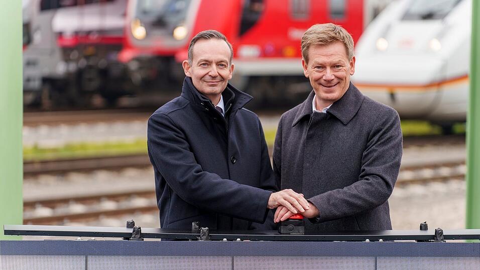 Bahnchef Richard Lutz (rechts) und Verkehrsminister Volker Wissing (parteilos) hatten sich gemeinsam auf das Sanierungsvorgehen verständigt. (Archivbild)