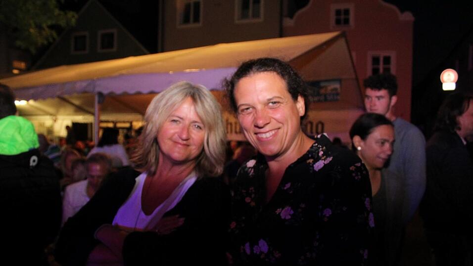 Viele Landshuter genossen ihren Freitagabend auf dem Bismarckplatzfest.