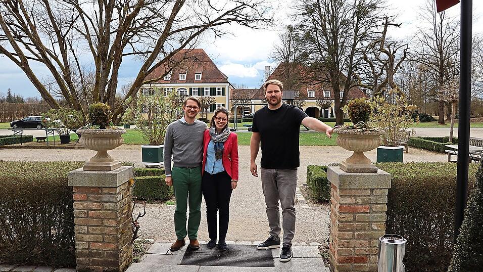 Klaus und Antonia Hutter &uuml;bernehmen ab sofort die F&uuml;hrung von Gut Altholz und Matthias Passow (re.) mit seinem Bruder den Bereich der Kulinarik.