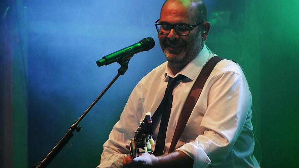 Mit seiner Tour zum Album 'Heile Welt' war Hannes Ringlstetter zweimal in Passau zu Gast.