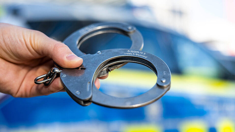 Die Kriminalpolizei nahm am vergangenen Donnerstag zwei Verdächtige fest. Die Kriminalpolizei nahm am vergangenen Donnerstag zwei Verdächtige fest.