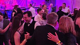 Die Tanzfläche war durchgehend gut besucht. Die Tanzfläche war durchgehend gut besucht.