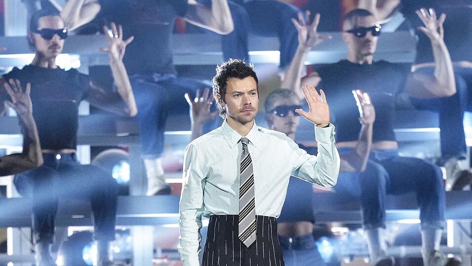 Bei den Brit Awards lieferte Harry Styles zu seiner Single &laquo;Aperture&raquo; einen spektakul&auml;ren Auftritt.