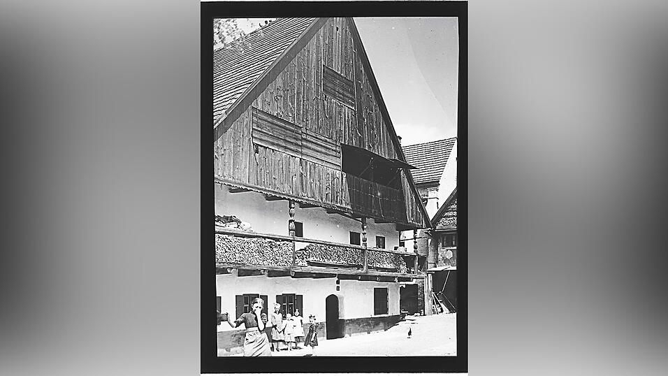 Dieses alte Bauernhaus steht sehr wahrscheinlich in Niederbayern oder im n&ouml;rdlichen Oberbayern.