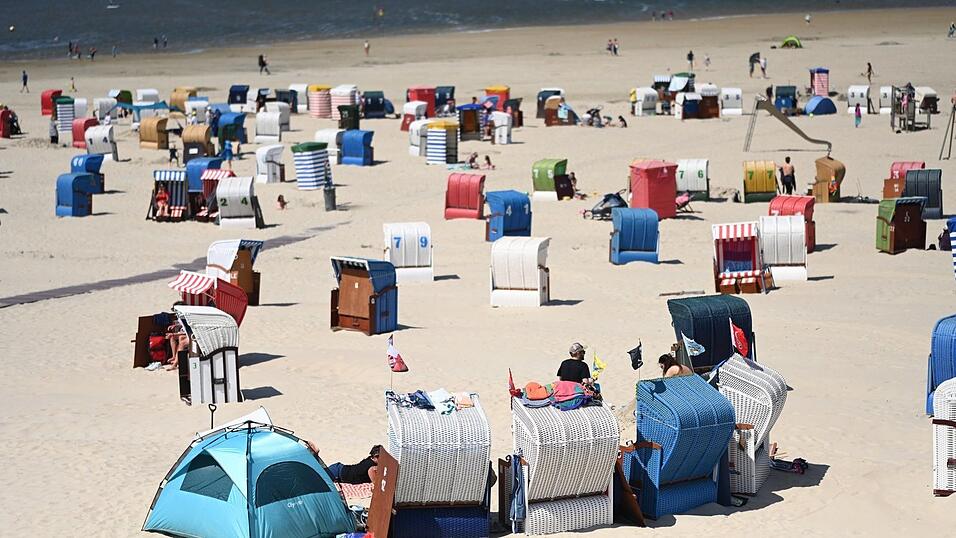 Einige bayerische Politiker, wie die Grünen-Fraktionsvorsitzende Katharina Schulze oder der CSU-Oberbürgermeister Nürnbergs, Marcus König, zieht es dieses Jahr an die Nordsee. Einige bayerische Politiker, wie die Grünen-Fraktionsvorsitzende Katharina Schulze oder der CSU-Oberbürgermeister Nürnbergs, Marcus König, zieht es dieses Jahr an die Nordsee.