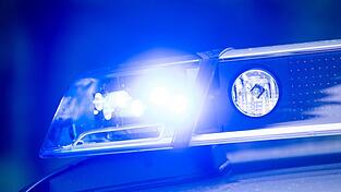 Die Polizei nimmt den Mann mit auf die Dienststelle. (Symbolbild)