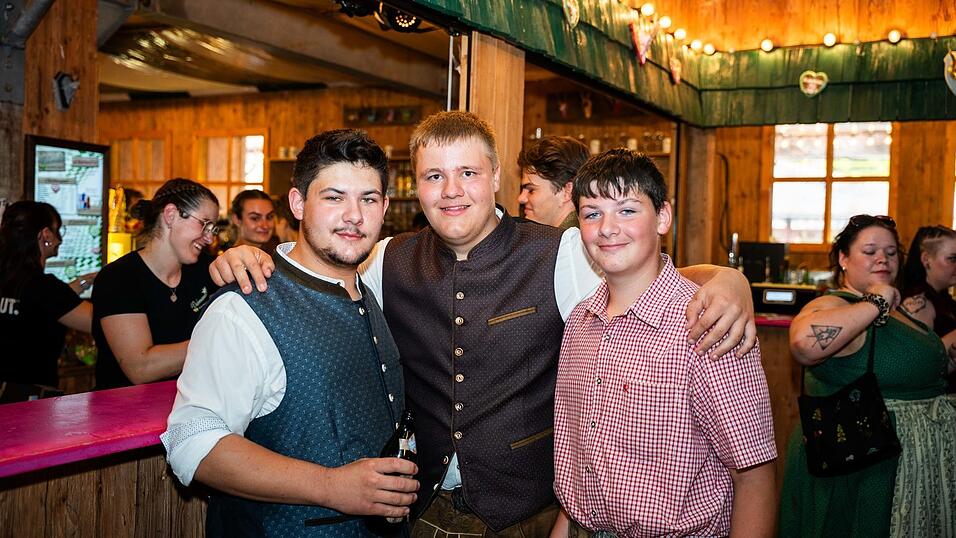 Die Partybilder vom Samstag, 15. August, aus dem Festzelt Weckmann. Die Partybilder vom Samstag, 15. August, aus dem Festzelt Weckmann.