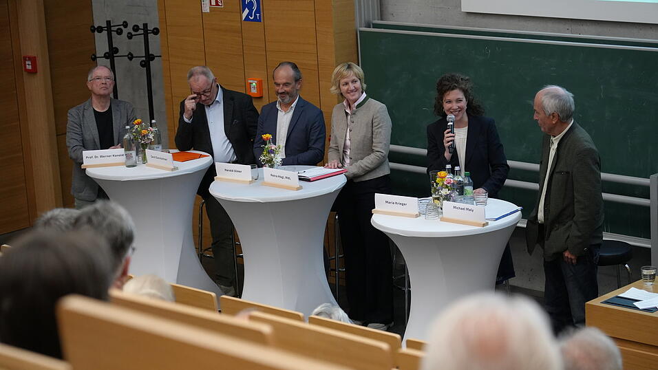 Diskutierten bei den Nachhaltigkeitsgespr&auml;chen (v. l.): Professor Werner Konold, ehem. Bauernpr&auml;sident Gerd Sonnleitner, Harald Ulmer (BUND), Petra H&ouml;gl (MdL, CSU), Maria Krieger (Gr&uuml;ne) und Michael Maly (BBBB).