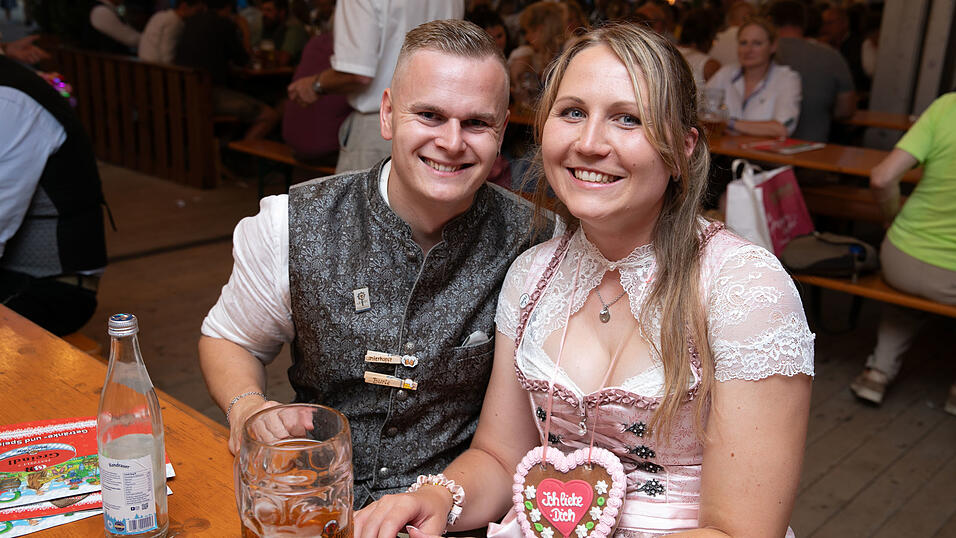 Die Partybilder vom Freitag, 15. August, aus dem Festzelt Greindl. Die Partybilder vom Freitag, 15. August, aus dem Festzelt Greindl.