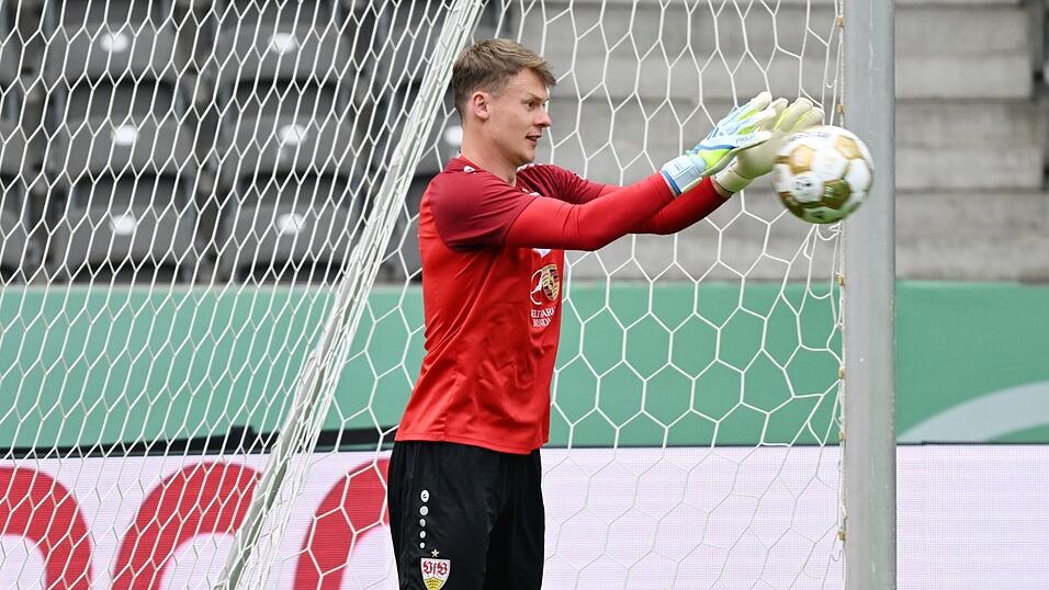 Abschiedsspiel im VfB-Tor? Alexander N&uuml;bel beim Abschlusstraining im Berliner Olympiastadion.