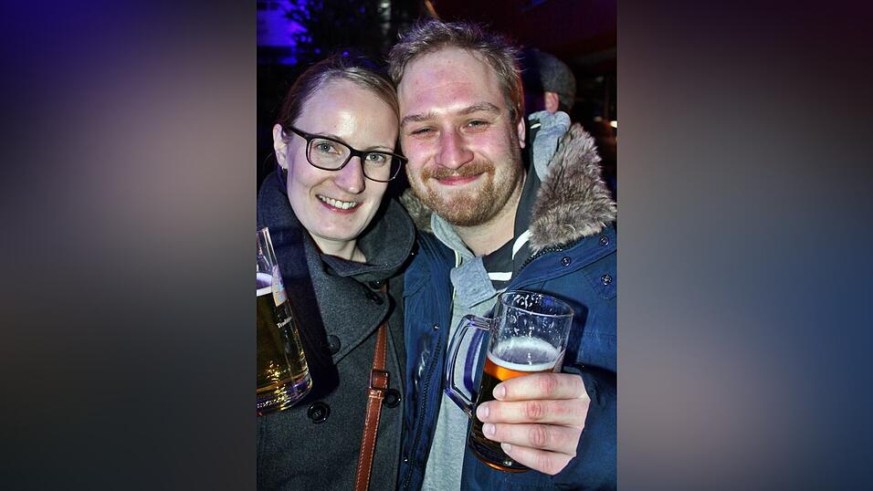 Bei einem schweren Unfall in der Gemeinde Frontenhausen sind zwei Menschen verletzt worden. Bei einem schweren Unfall in der Gemeinde Frontenhausen sind zwei Menschen verletzt worden.