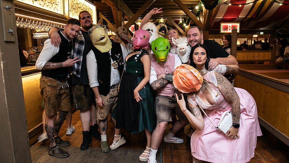 Die Partybilder vom Montag, 18. August, aus dem Festzelt Krönner. Die Partybilder vom Montag, 18. August, aus dem Festzelt Krönner.