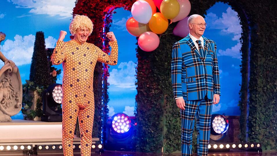 Die Comedians Heißmann (l) und Rassau (r) treten bei der Aufzeichnung der Sendung 'Fastnacht in Franken 2022' auf. Die Comedians Heißmann (l) und Rassau (r) treten bei der Aufzeichnung der Sendung 'Fastnacht in Franken 2022' auf.