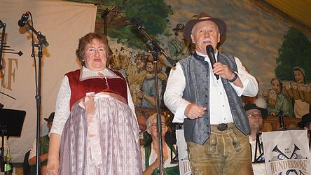 Renate Maier und Hermann Fleischmann entpuppten sich einmal mehr als Profis auf der Bühne. Renate Maier und Hermann Fleischmann entpuppten sich einmal mehr als Profis auf der Bühne.