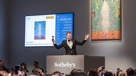 Das Klimt-Werk ist nun das zweitteuerste je bei einer Auktion versteigerte Kunstwerk. Das Klimt-Werk ist nun das zweitteuerste je bei einer Auktion versteigerte Kunstwerk.