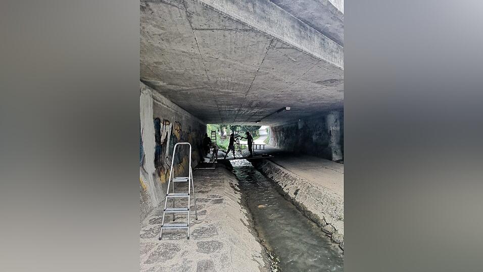 So sah die Unterf&uuml;hrung an der Bahnhofstra&szlig;e am Allachbach vor der Kunst-Aktion aus.