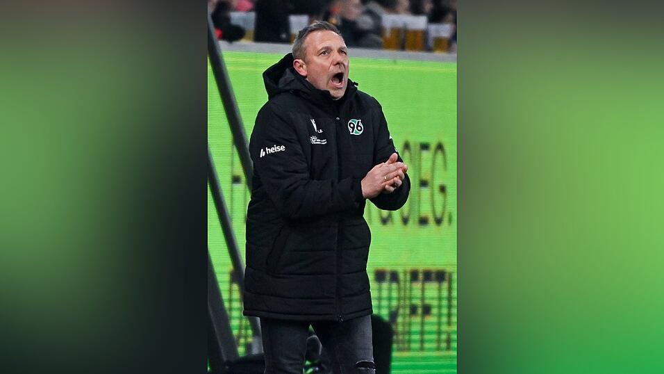 Aktiv am Spielfeldrand: Hannovers neuer Coach Andr&eacute; Breitenreiter.