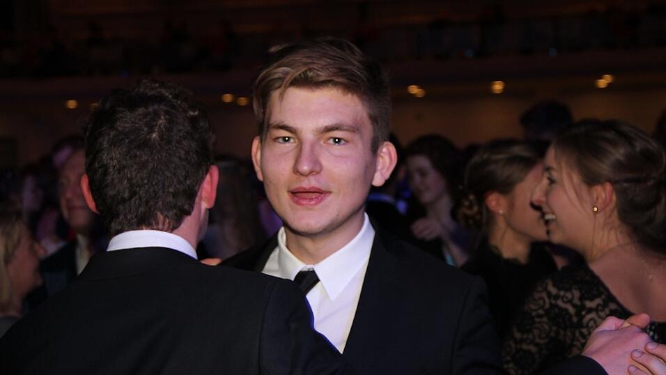 Die Bilder vom Abschlussball der Tanzschule Seidel in der Fraunhofer-Halle am 28. November. Die Bilder vom Abschlussball der Tanzschule Seidel in der Fraunhofer-Halle am 28. November.