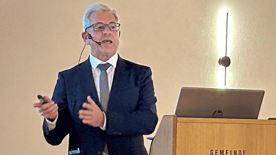 „Sparen alleine nutzt niemanden“, sagte Bürgermeister Ludwig Eder in der Bürgerversammlung. Für ihre Zukunftsfähigkeit müsse die Gemeinde gezielt Finanzmittel einsetzen.