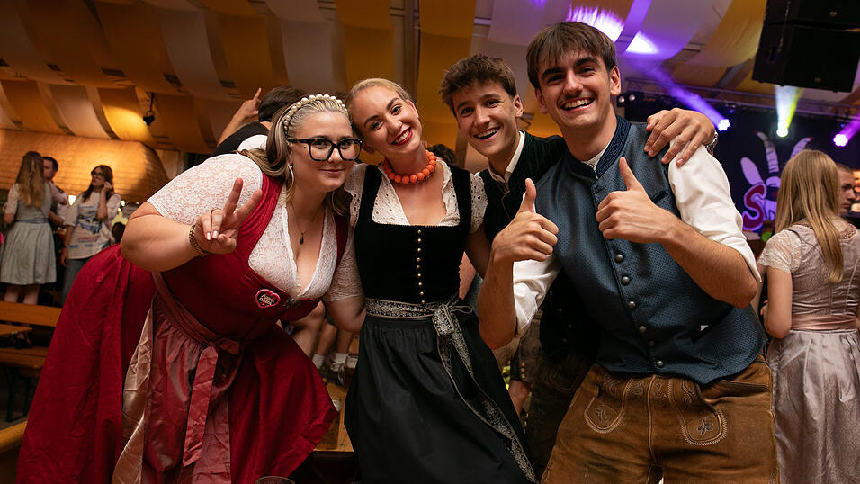 Die Partybilder vom Montag, 18. August, aus dem Festzelt Nothaft. Die Partybilder vom Montag, 18. August, aus dem Festzelt Nothaft.