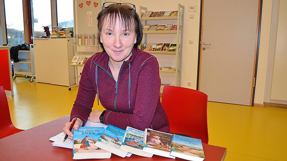 Kennt sich nicht nur aus mit Büchern, die Frauen gerne lesen - Erika Huttner, die Leiterin der Bücherei in Roding. Kennt sich nicht nur aus mit Büchern, die Frauen gerne lesen - Erika Huttner, die Leiterin der Bücherei in Roding.