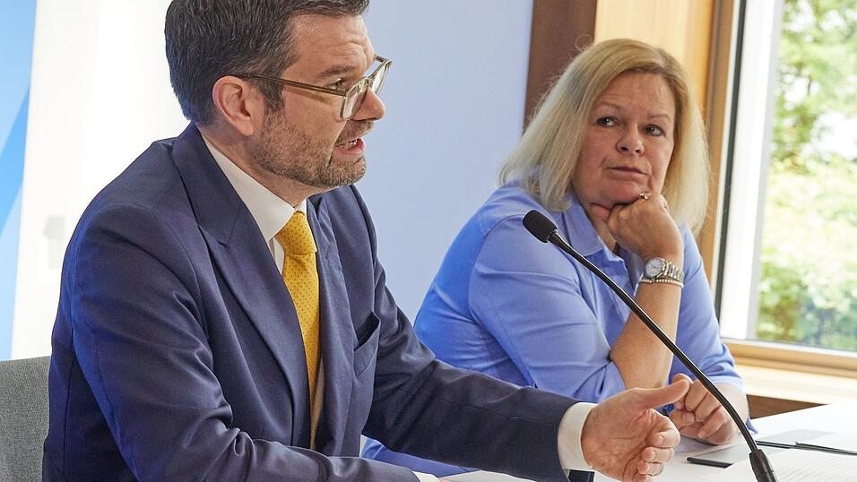 Im Juni 2024 gab es zur missbräuchlichen Anerkennung der Vaterschaft bereits einen Gesetzentwurf der Bundesregierung. Nach dem Auseinanderbrechen der Ampel-Koalition wurde er nicht im Bundestag verabschiedet. (Archivbild) Im Juni 2024 gab es zur missbräuchlichen Anerkennung der Vaterschaft bereits einen Gesetzentwurf der Bundesregierung. Nach dem Auseinanderbrechen der Ampel-Koalition wurde er nicht im Bundestag verabschiedet. (Archivbild)