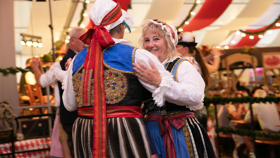 Die Partybilder vom Freitag, 8. August, aus dem Festzelt Greindl. Die Partybilder vom Freitag, 8. August, aus dem Festzelt Greindl.