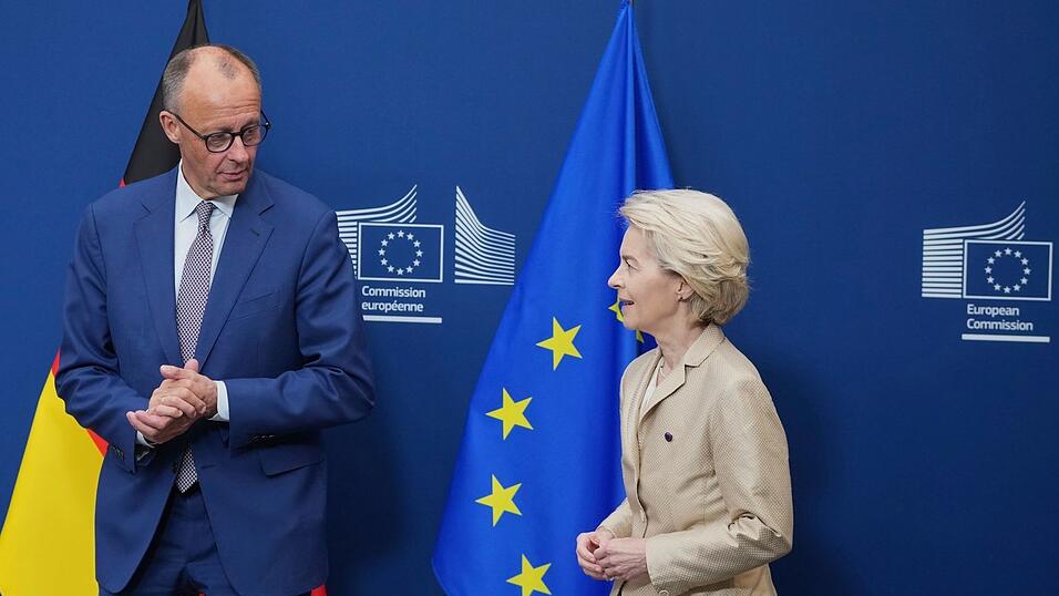 Will Kommissionspräsidentin Ursula von der Leyen konkrete Arbeitsaufträge erteilen: Bundeskanzler Friedrich Merz. (Archivbild) Will Kommissionspräsidentin Ursula von der Leyen konkrete Arbeitsaufträge erteilen: Bundeskanzler Friedrich Merz. (Archivbild)