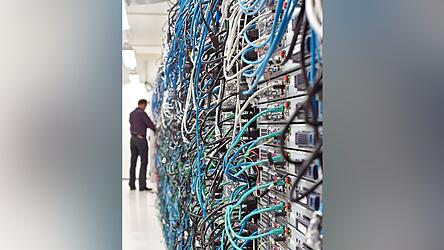 Ein zentraler IT-Dienstleister soll laut dem Freistaat künftig die IT-Aufgaben der Kommunen bündeln. Ein zentraler IT-Dienstleister soll laut dem Freistaat künftig die IT-Aufgaben der Kommunen bündeln.