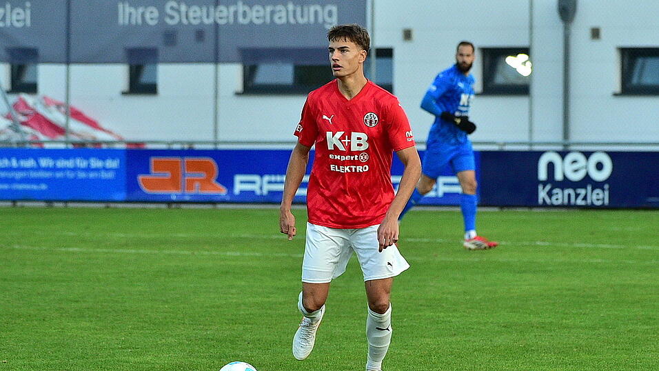 Auf Chamer Seite ist im Topspiel der Bayernliga Nord der Einsatz von Abwehrchef Alexander Sigl fraglich. Auf Chamer Seite ist im Topspiel der Bayernliga Nord der Einsatz von Abwehrchef Alexander Sigl fraglich.