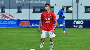 Auf Chamer Seite ist im Topspiel der Bayernliga Nord der Einsatz von Abwehrchef Alexander Sigl fraglich. Auf Chamer Seite ist im Topspiel der Bayernliga Nord der Einsatz von Abwehrchef Alexander Sigl fraglich.