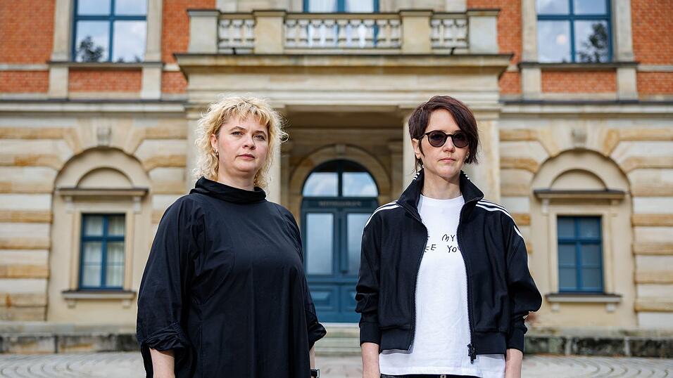 Die beiden Frauen inszenieren den ersten Bayreuther «Rienzi». Die beiden Frauen inszenieren den ersten Bayreuther «Rienzi».