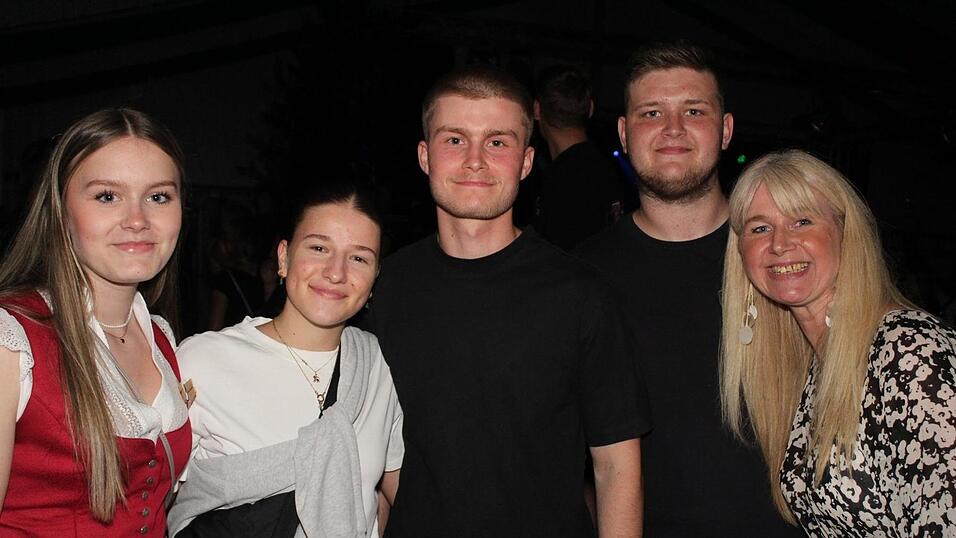 Zur Musik von Headless wurde ausgelassen gefeiert.