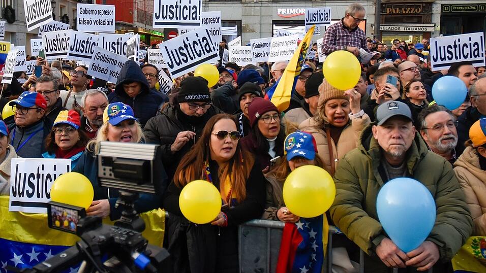 Die Venezolaner stimmen mit den Füßen ab. Millionen von Menschen haben das südamerikanische Land seit dem Amtsantritt von Präsident Maduro verlassen. (Archivbild)