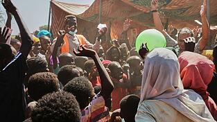 Das Weltstrafgericht ermittelt zu möglichen Kriegsverbrechen im Sudan. Das Weltstrafgericht ermittelt zu möglichen Kriegsverbrechen im Sudan.
